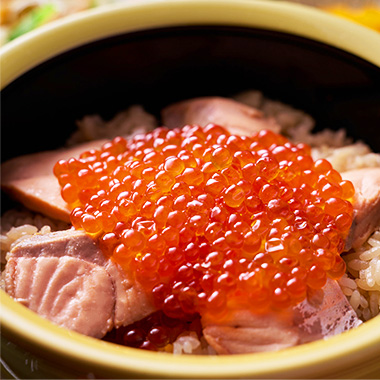 銀鮭はらこ飯(3月下旬〜7月)